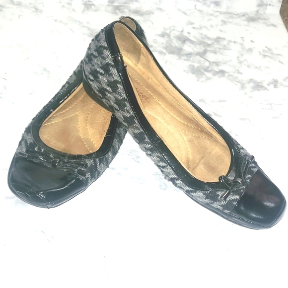 Naturalizer Ballet Flats 6.5 Houndstooth Gray Black Patent Toe Bow Comfort - Picture 3 of 8